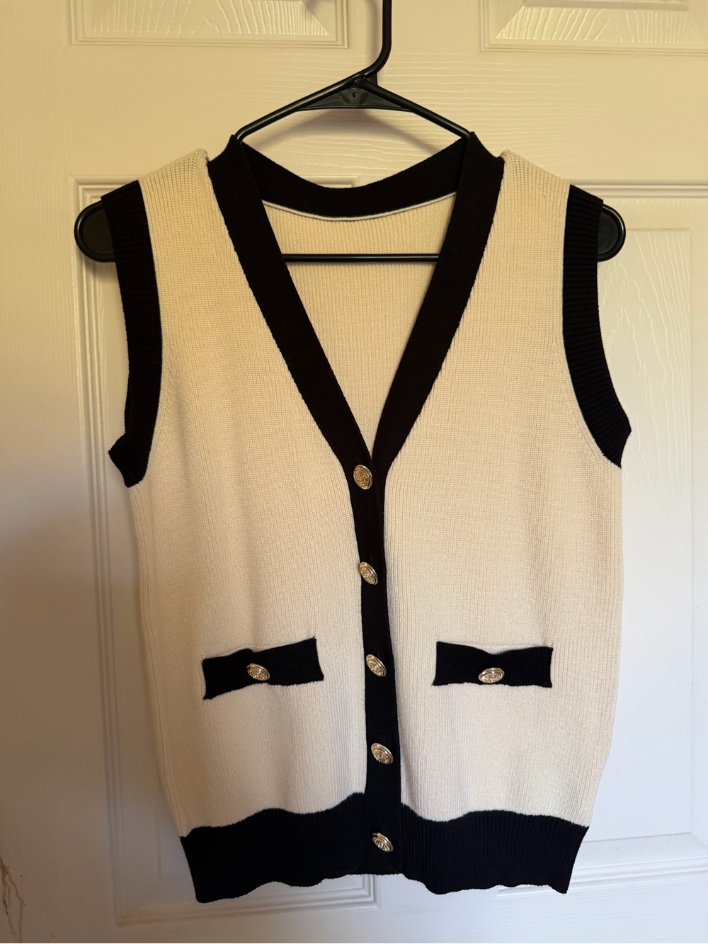 Sleeveless Knit Cardigan Vest in Cream and Black